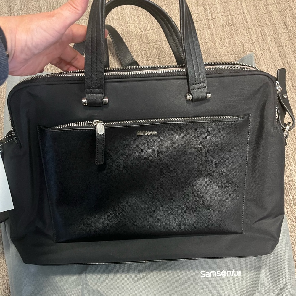 Samsonite briefcase with dust bag!